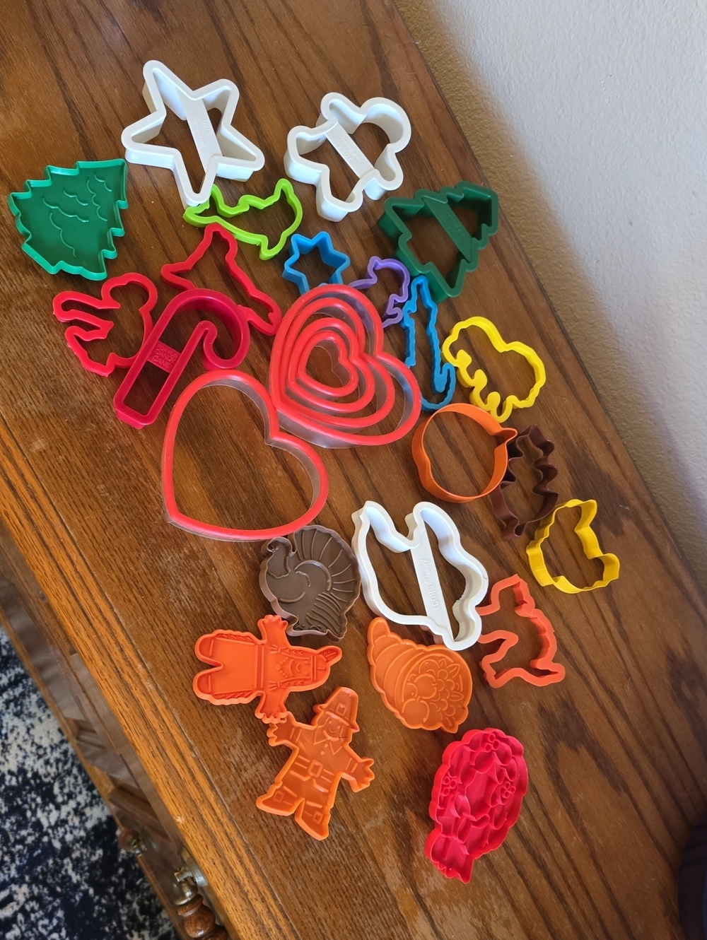 27 Assorted Colorful Holiday & Themed Cookie Cutters Tote 13